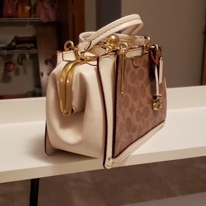 coach kisslock dreamer 21 in signature canvas